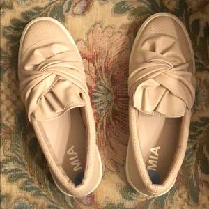 Mia Sneakers
